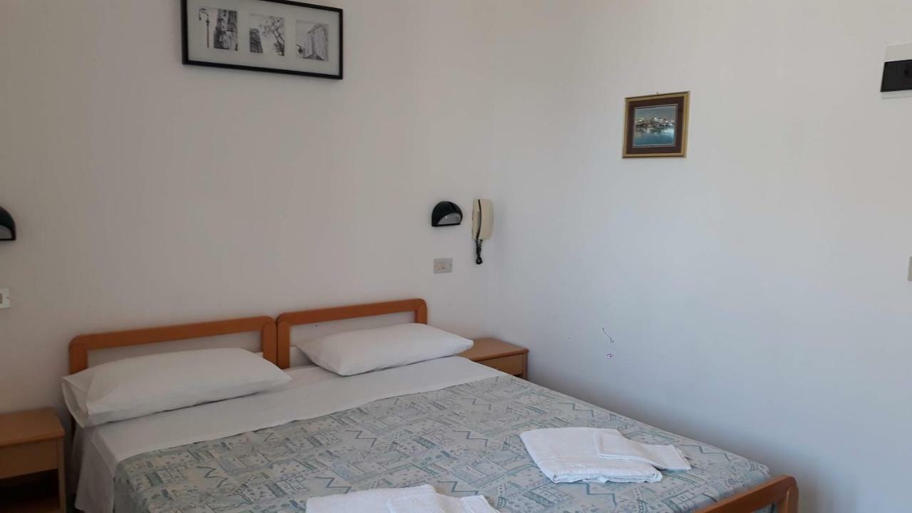 Hotel Rosa Rimini Exteriör bild